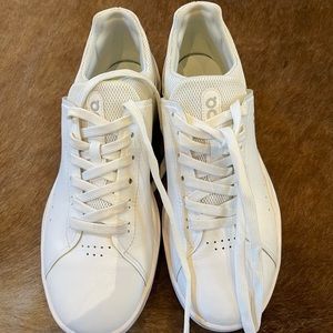 On cloud Roger shoes